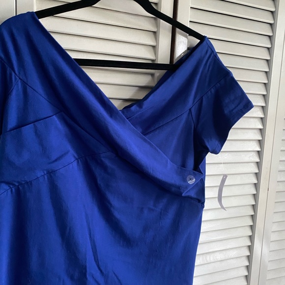 Crossover Off-The-Shoulder Top - Picture 4 of 4